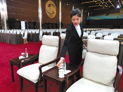 高效会议服务的艺术 从“三分半”翻场看专业会务管理